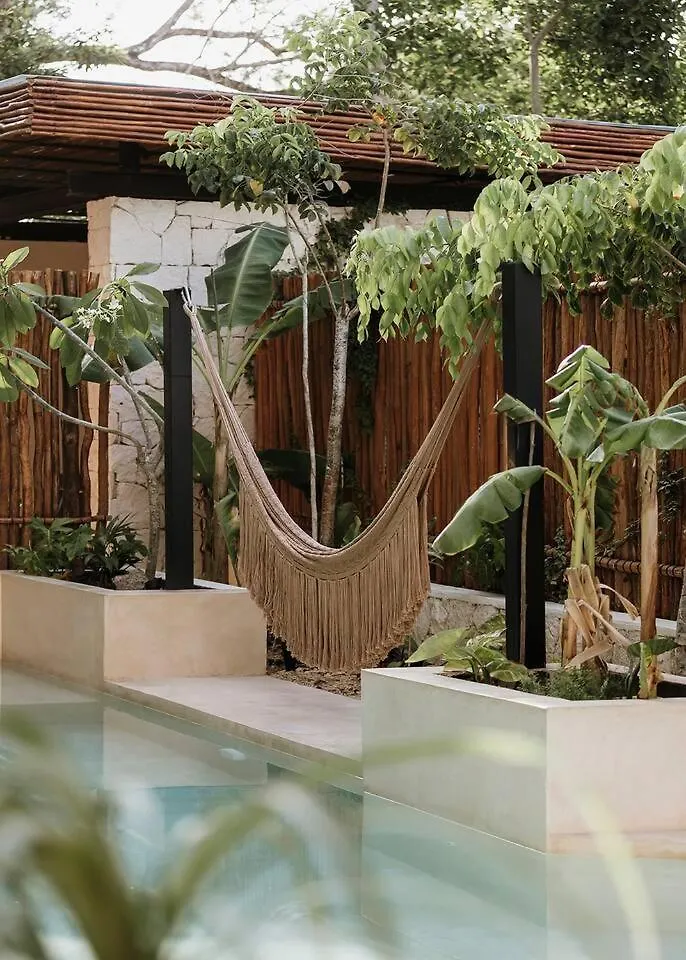Itza Jungle Queen Swim Up With Beach Club Access Tulum Mexique